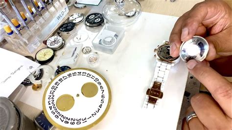 como cambiar la bateria a un reloj michael kors|5 formas de cambiar la batería de un reloj .